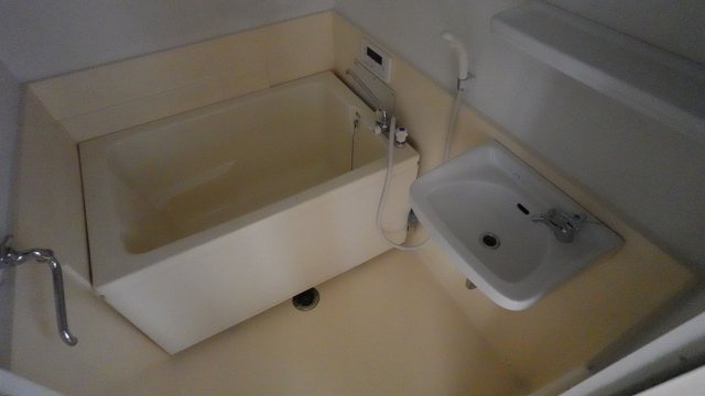 コーポ福島の浴室|ゆったり過ごせるお風呂です