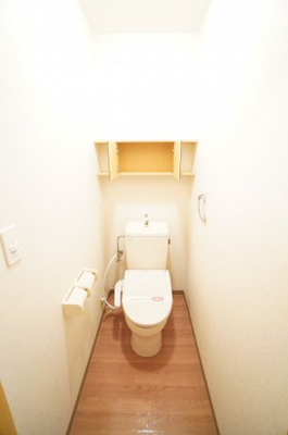 【トイレ】 | ティアラ | ※同物件・反転タイプの写真です。