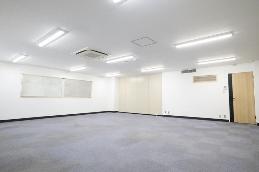 リアライズ谷町ビル BRAVI不動産の洋室