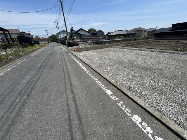 新築　前橋市粕川町女渕第1　1号棟の前面道路含む現地写真|現地写真　北側接道幅員約5.6ｍ