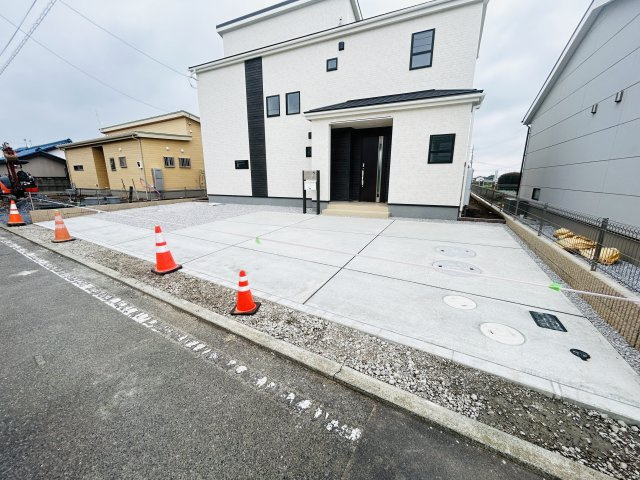 新築　前橋市粕川町女渕第1　1号棟の駐車場|現地写真　駐車スペースは並列5台分可能です！
