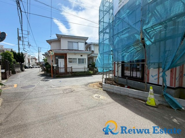 新築戸建　茅ヶ崎市出口町の前面道路含む現地写真