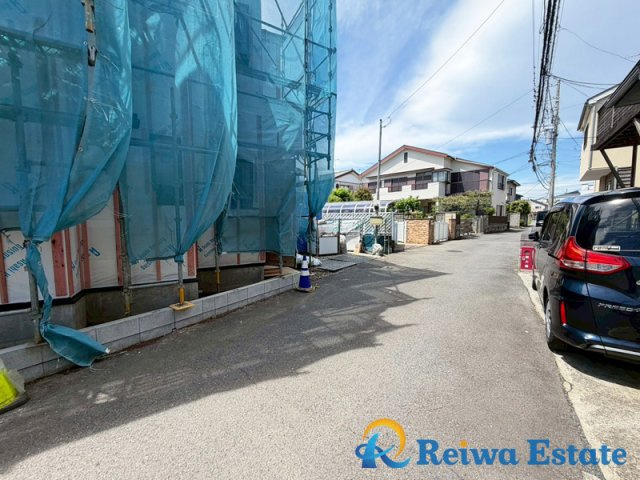 新築戸建　茅ヶ崎市出口町の前面道路含む現地写真