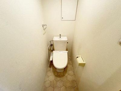 【トイレ】 | グランドシーズ住之江 | シンプルな温水洗浄機能付きトイレです！