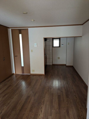 【居間・リビング】 | カーサラフロレスタ | 別号室参照画像