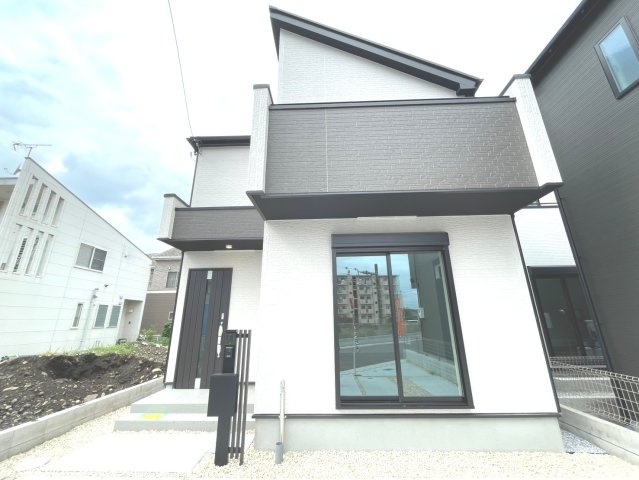 昭島市宮沢町８期　全７棟　２号棟の外観