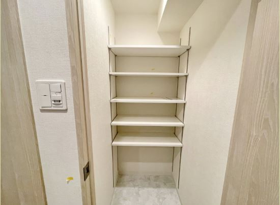 川崎市高津区北見方１丁目の賃貸マンションの収納