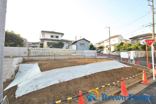 売地　藤沢市大庭の前面道路含む現地写真