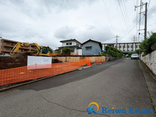 売地　藤沢市大庭の前面道路含む現地写真