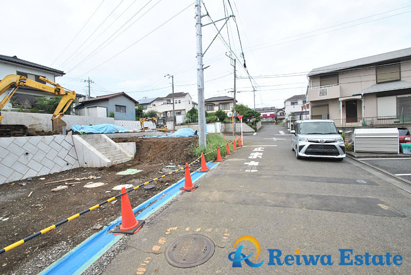売地　藤沢市大庭の前面道路含む現地写真