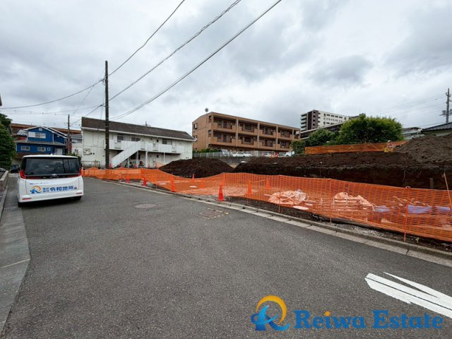 売地　藤沢市大庭の前面道路含む現地写真