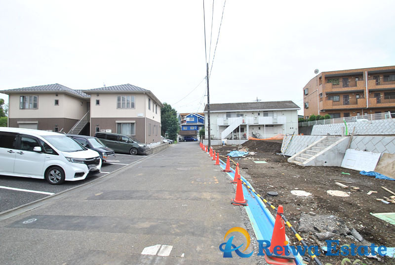 売地　藤沢市大庭の前面道路含む現地写真