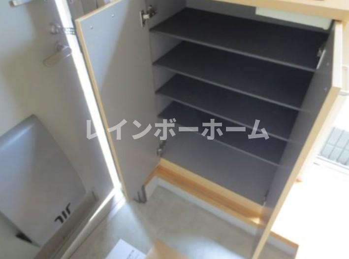 フォレスト原木中山の玄関