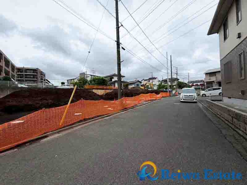 売地　藤沢市大庭の前面道路含む現地写真