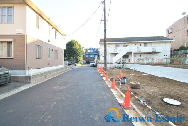 売地　藤沢市大庭の前面道路含む現地写真