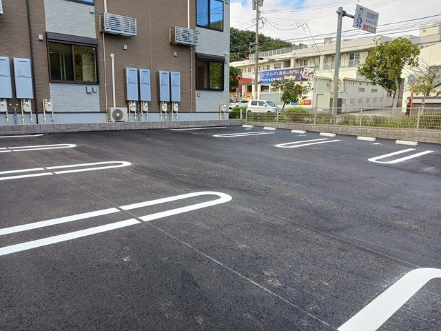 ミロワール・Ｓの駐車場|駐車場に車を止められます