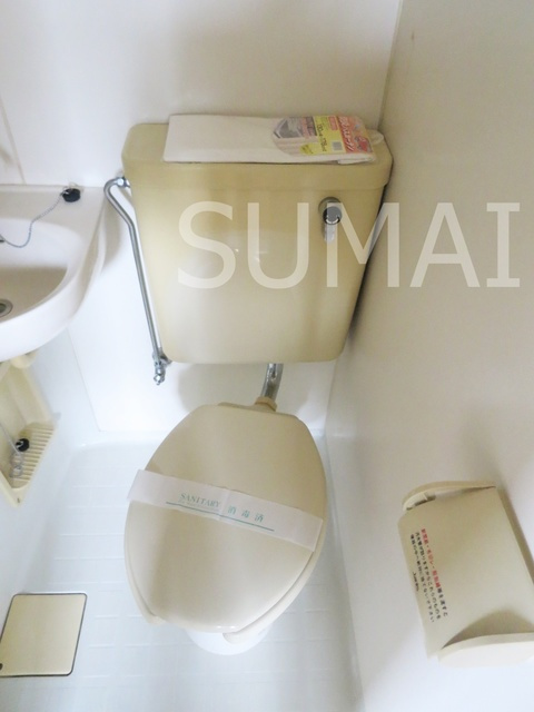 小島アパートのトイレ|洋式トイレ。