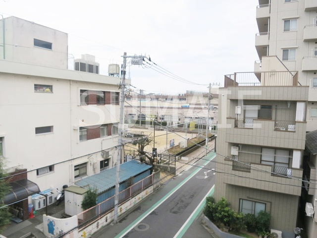 小島アパートの展望|窓からの眺めです。