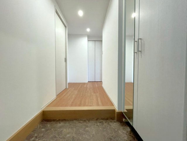 京阪「藤ノ森」駅徒歩２分◆フルリノベ済みの最上階南西向き２ＬＤＫ住戸◆ローズマンション藤ノ森B棟の玄関|玄関