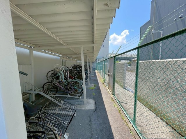 京阪「藤ノ森」駅徒歩２分◆フルリノベ済みの最上階南西向き２ＬＤＫ住戸◆ローズマンション藤ノ森B棟の駐輪場|駐輪場