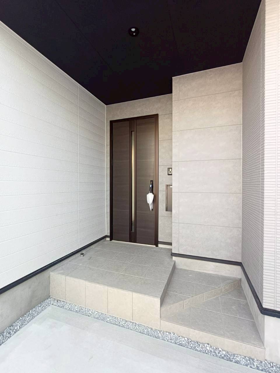 三郷市　駒形　新築戸建　全1棟の玄関|施工例です