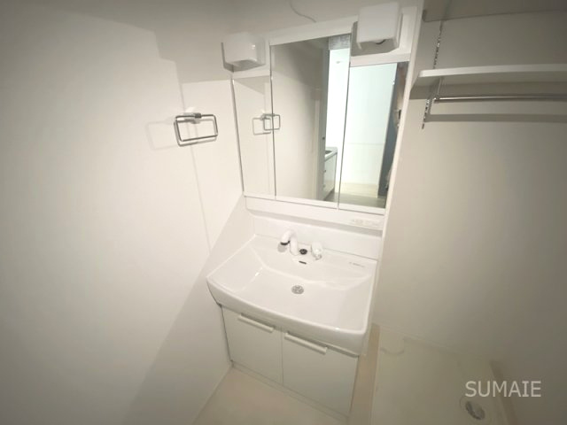 メゾンSGの洗面所|三面鏡タイプの独立洗面台です！
