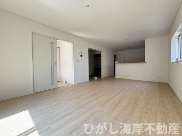 茅ヶ崎市中島　新築戸建　全２棟の居間・リビング|18帖　LDK