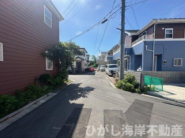 茅ヶ崎市中島　新築戸建　全２棟の前面道路含む現地写真|5月2日撮影　建築中　現地外観