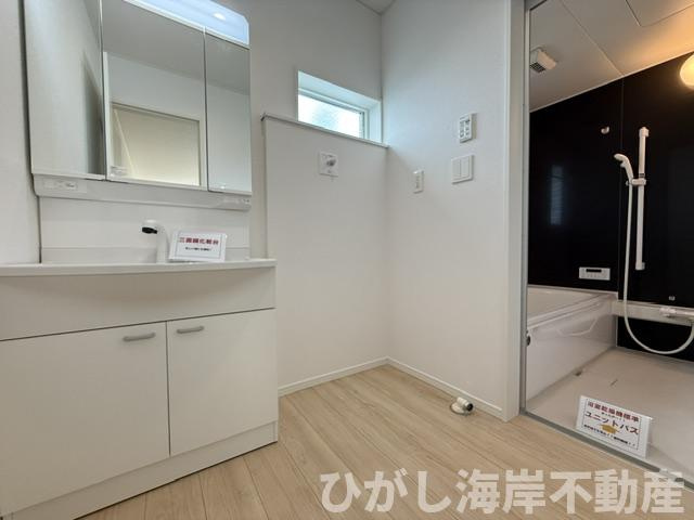 茅ヶ崎市中島　新築戸建　全２棟の前面道路含む現地写真|5月2日撮影　建築中　現地外観