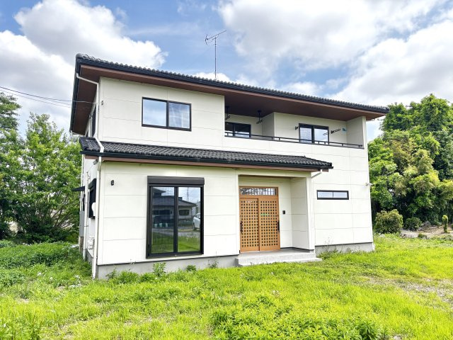 【中古戸建】熊谷市上之の外観|■外観｜外構や植栽の計画次第で、リゾートのような非日常間のある空間づくりも可能です♪