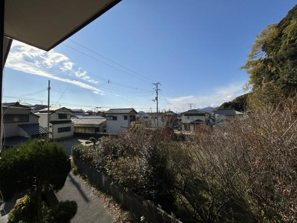 【自然豊かな住まい】高知市仁井田　中古一戸建ての展望|周辺に高い建物がなく、開放感抜群！季節の移ろいを感じられる穏やかな住環境。