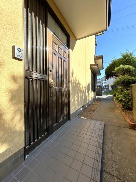 【自然豊かな住まい】高知市仁井田　中古一戸建ての玄関|安心のモニター付インターホン＆鍵交換済！
