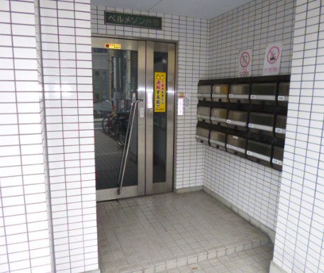 ベルメゾン片岡のエントランス