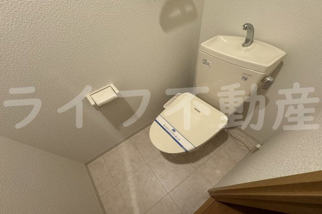 キューブのトイレ|落ち着いたトイレです