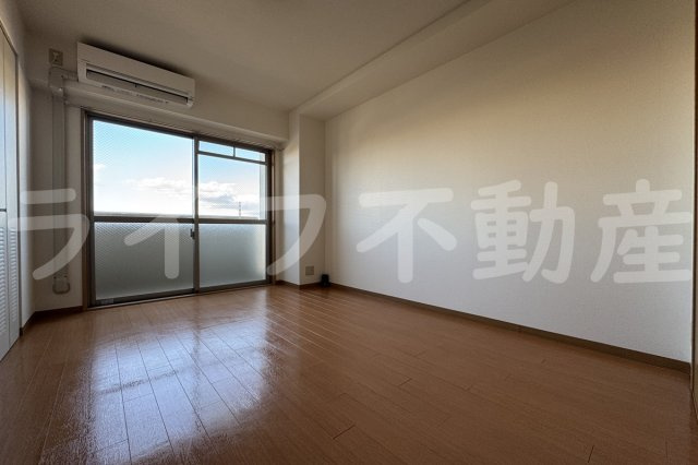 キューブの洋室|明るい洋室です