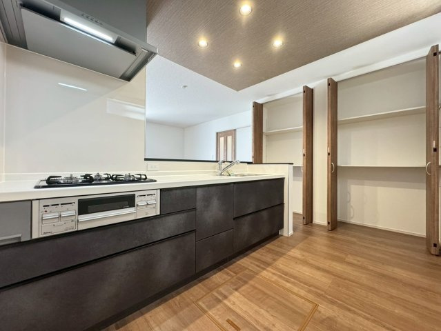 ◆南向き３ＬＤＫ住宅◆２面バルコニー◆大容量収納可能◆城陽市第８寺田今堀のキッチン|キッチン