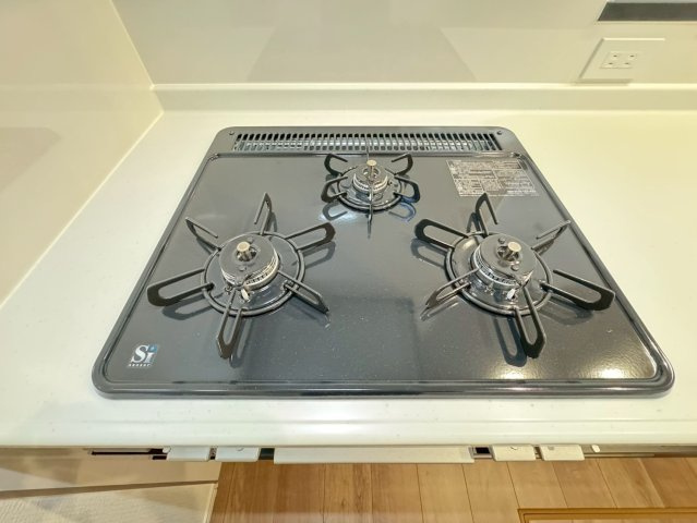 ◆南向き３ＬＤＫ住宅◆２面バルコニー◆大容量収納可能◆城陽市第８寺田今堀のキッチン|コンロ