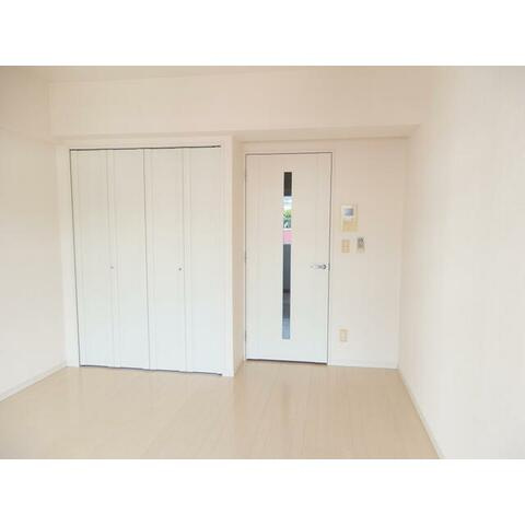 Human Residenceの寝室|広々8帖の洋室♪