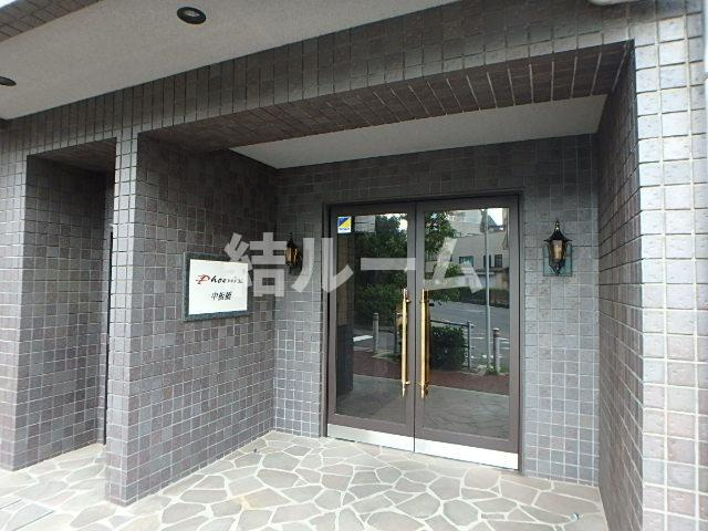 板橋区大谷口上町の賃貸マンションのエントランス