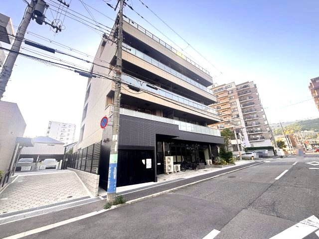 シー・クリサンス西岡本の外観