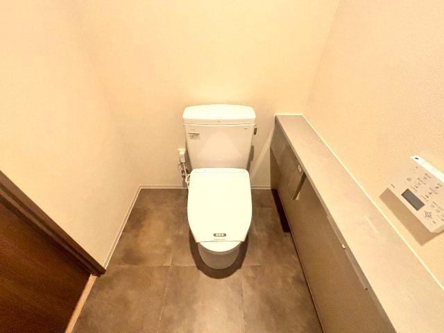 シー・クリサンス西岡本のトイレ
