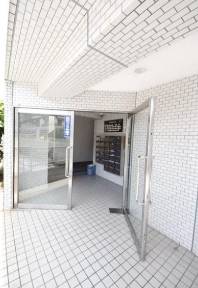 横浜市旭区鶴ケ峰１丁目の賃貸マンションのエントランス