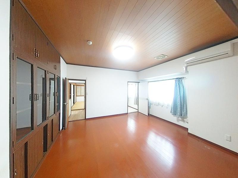高知市梅ノ辻　中古戸建ての洋室