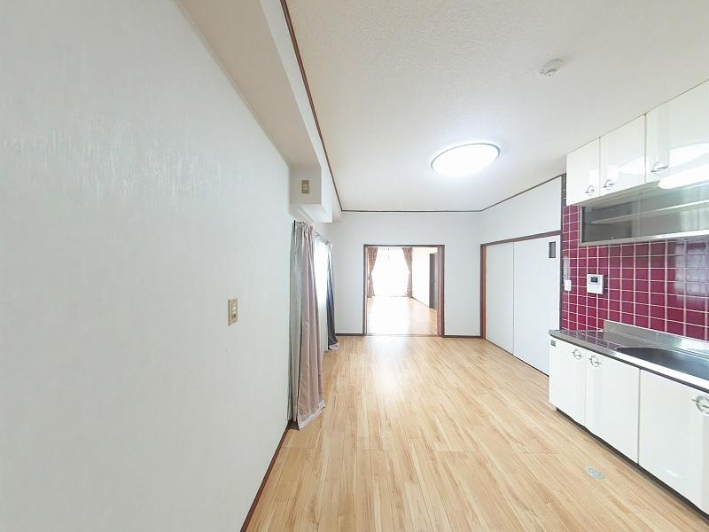 高知市梅ノ辻　中古戸建ての居間・リビング