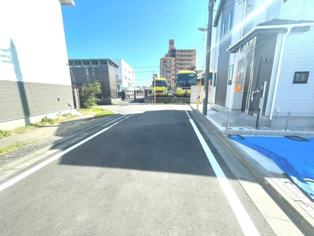 昭島福島町５期　B号棟の前面道路含む現地写真