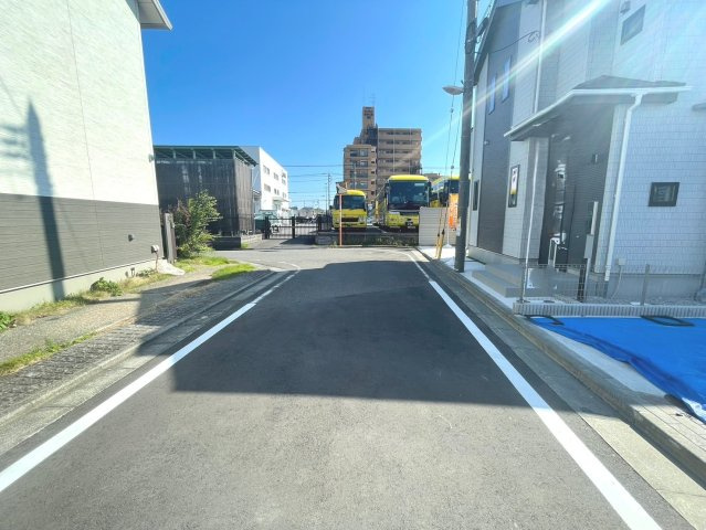 昭島福島町５期　C号棟の前面道路含む現地写真
