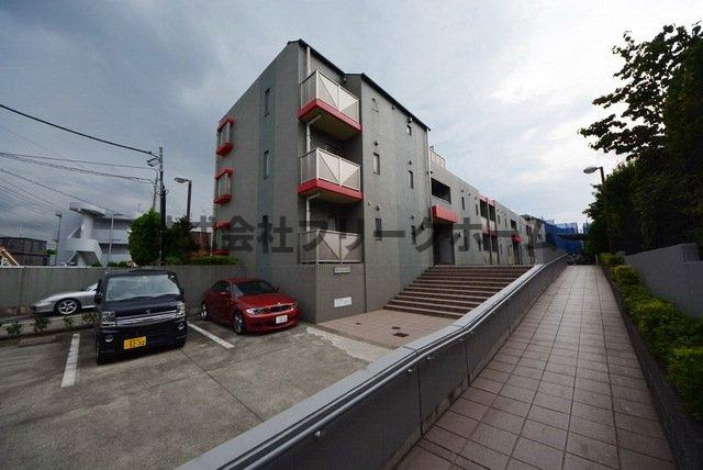三鷹市新川６丁目の賃貸マンションの外観