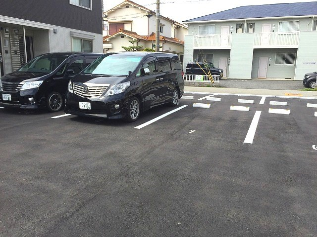 ヴィルヌーブサンティーエの駐車場