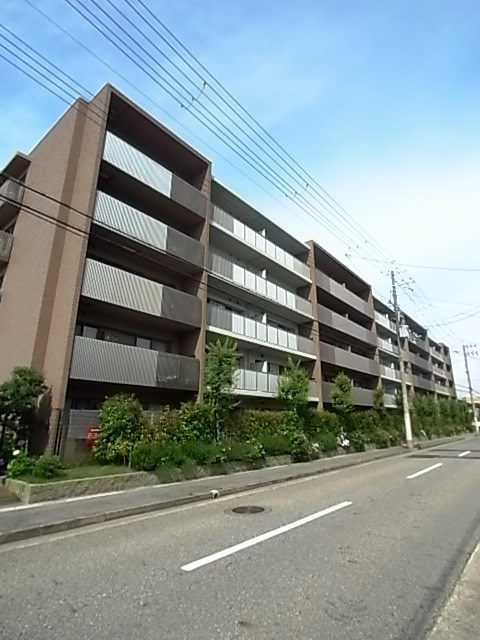 甲子園三番町ハイツの外観