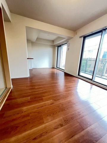 甲子園三番町ハイツの居間・リビング